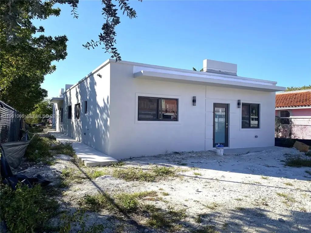 2474 W 4th Ct, Hialeah