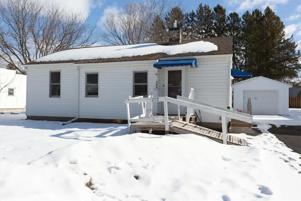 208 14th Street Se, Menomonie
