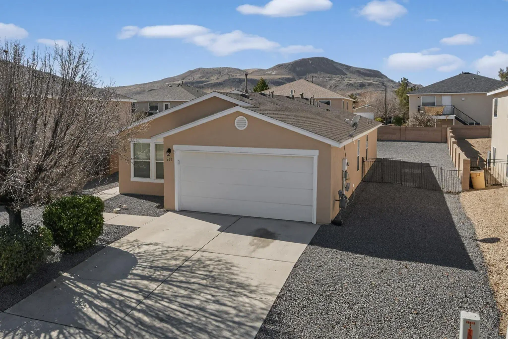 265 Black Hat Avenue Sw, Los Lunas