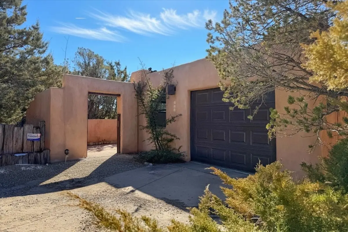 311 Calle Loma Norte, Santa Fe