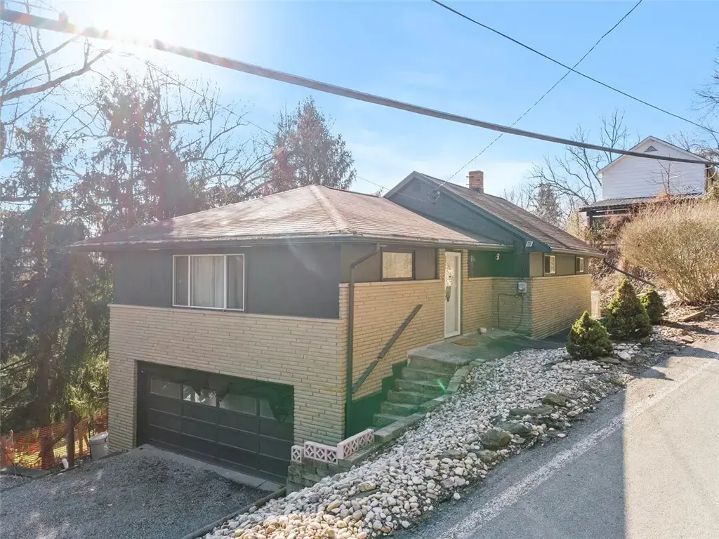 2219 Hill Road , South Heights
