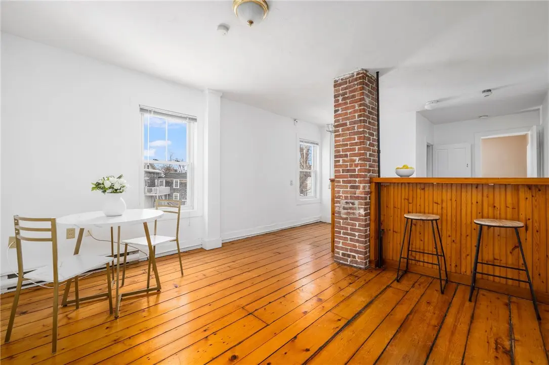 14 Brinley St # 3, Newport