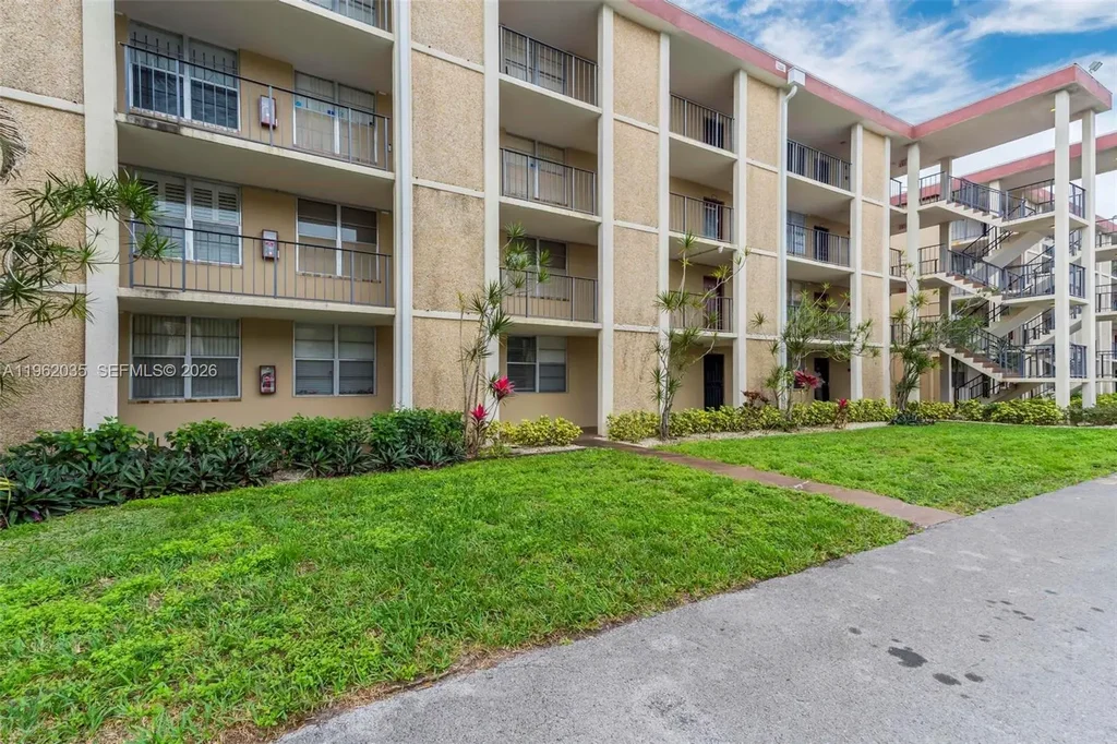 2649 Nw 48th Ter 130, Lauderdale Lakes