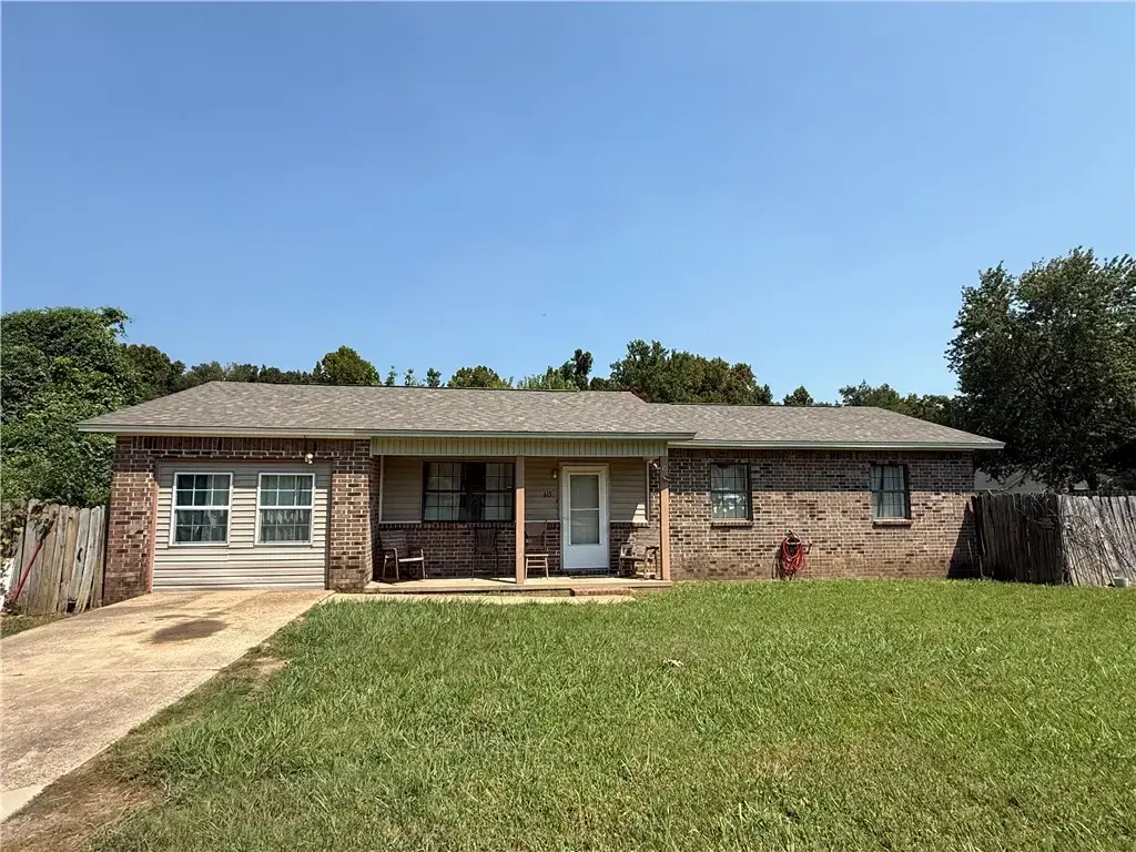 613 Valley Drive, Russellville
