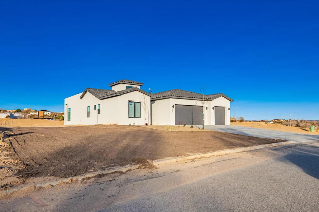 605 Colorado Mountain Road Ne, Rio Rancho