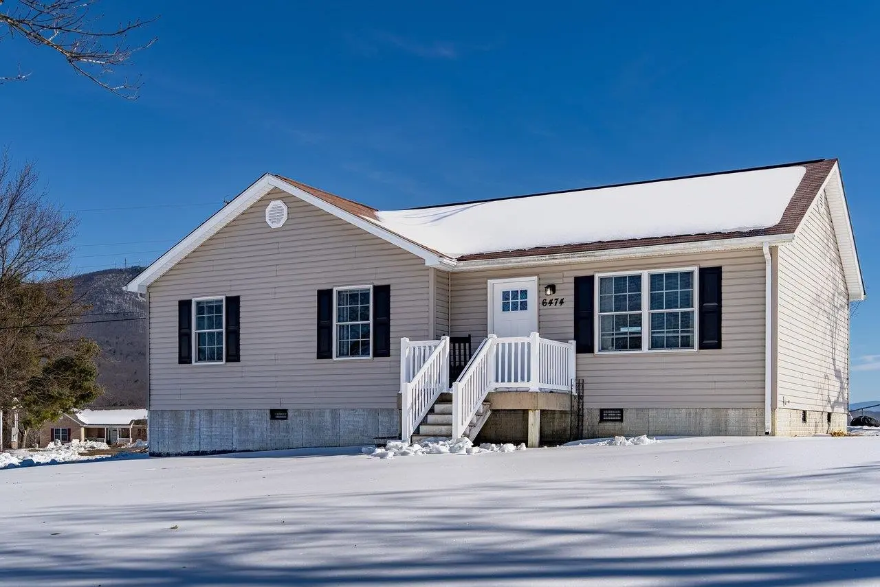 6474 Donnagail Dr E, Penn Laird