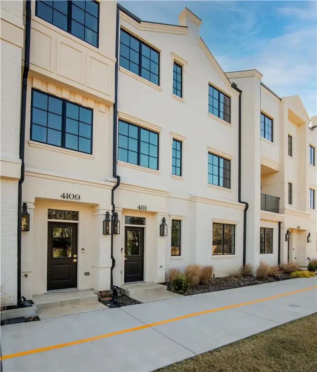4111 S Champions Drive, Rogers