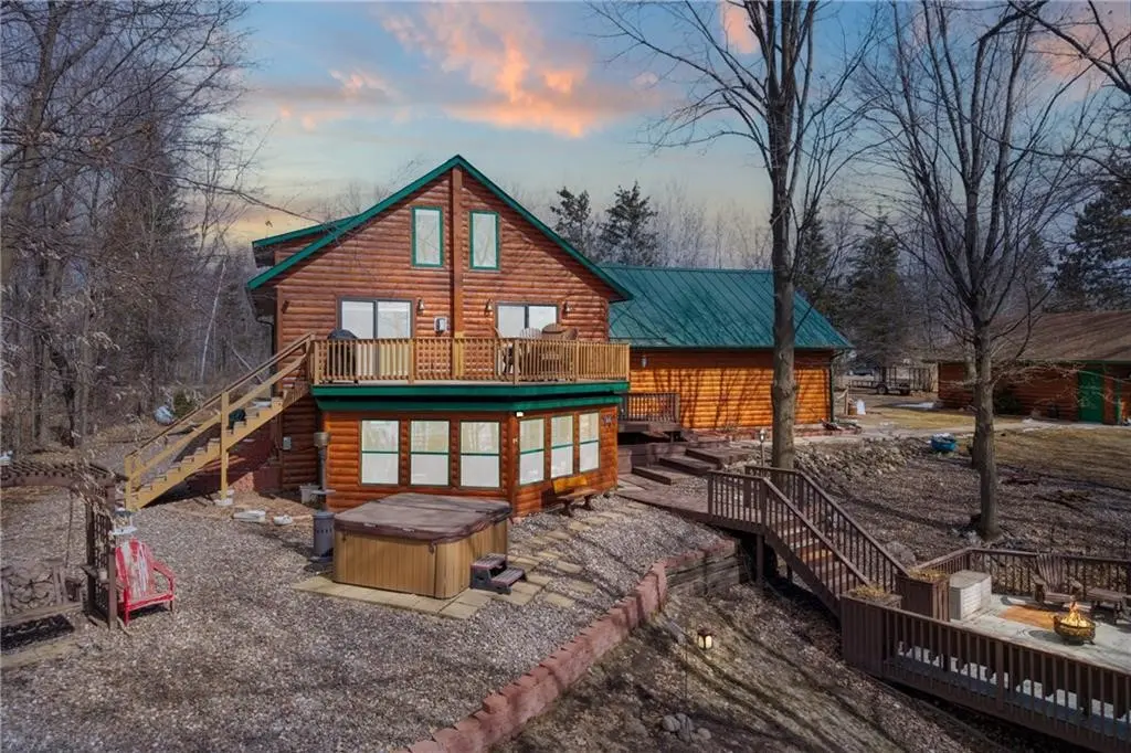 W6825 Lakewood Boulevard, Ladysmith