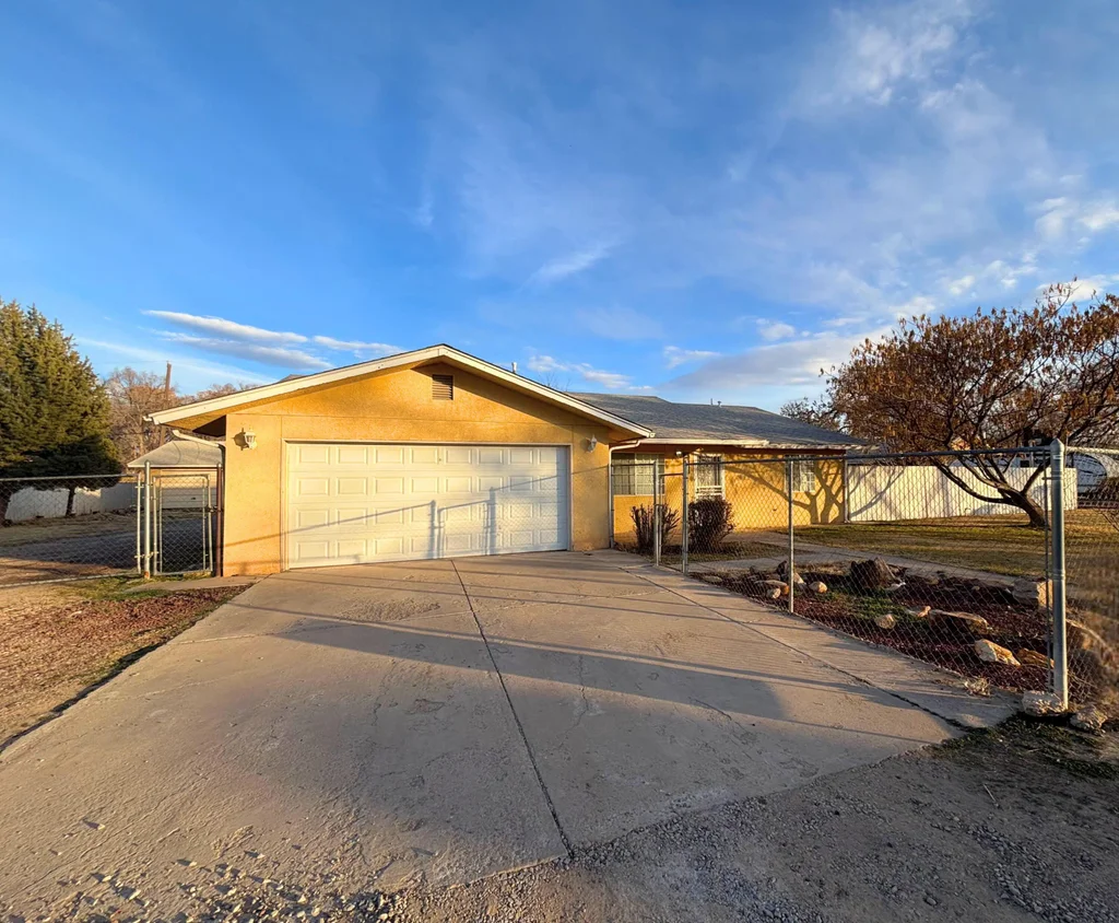 2528 La Vega Drive Sw, Albuquerque