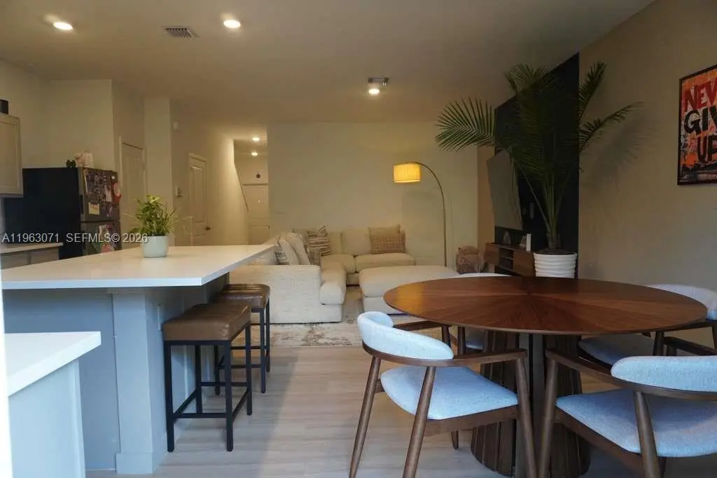 Photo of Listing #A11963071