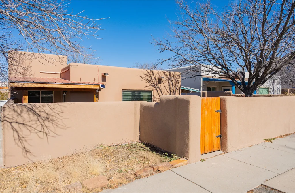 6389 Jaguar Drive, Santa Fe