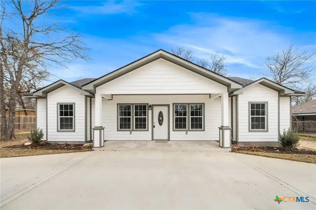 3811 Waterwood Pass Drive, Elmendorf