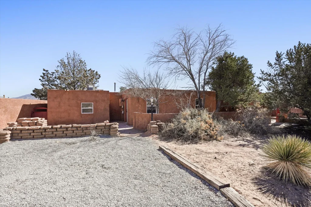 360 Reclining Acres Road, Corrales