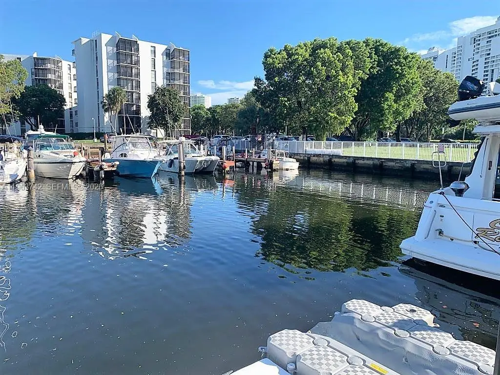 Photo of Listing #A11963742