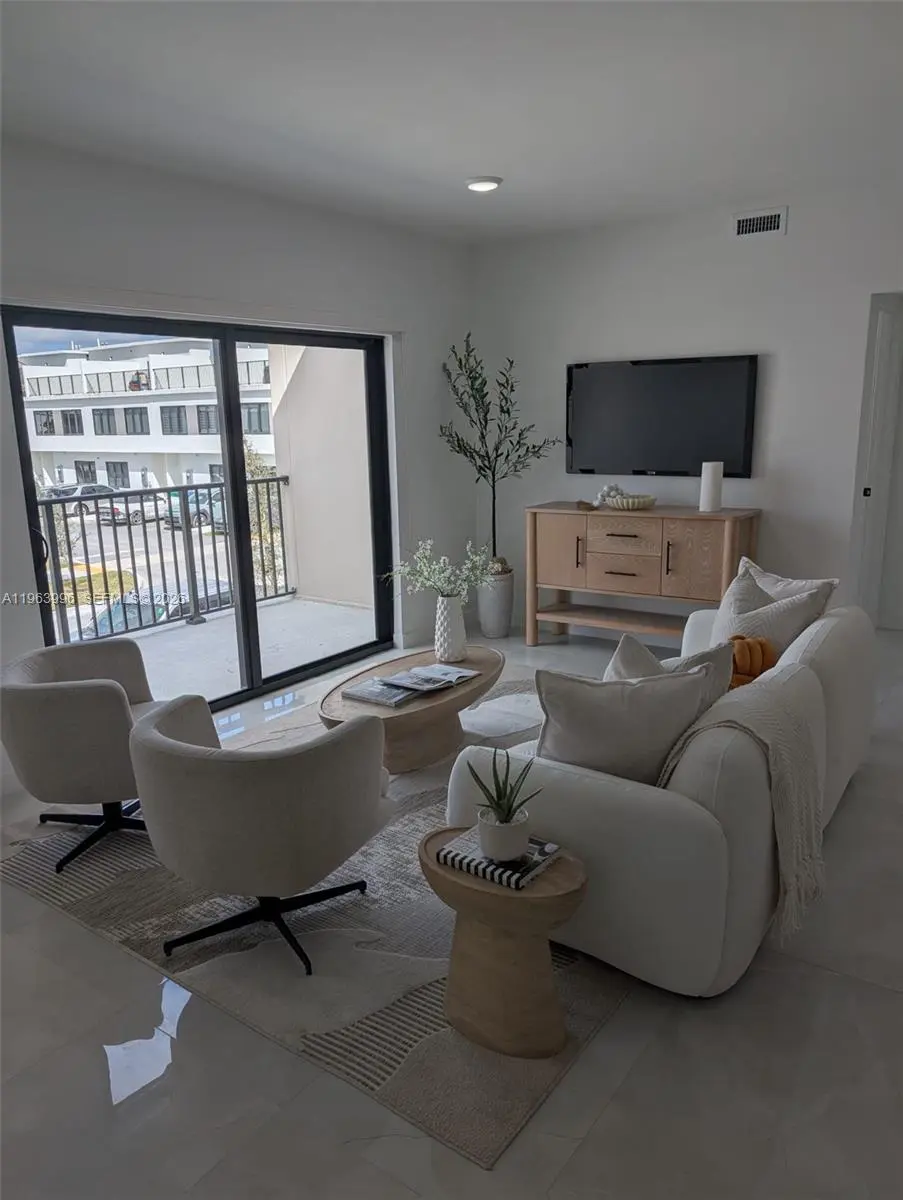 Photo of Listing #A11963996