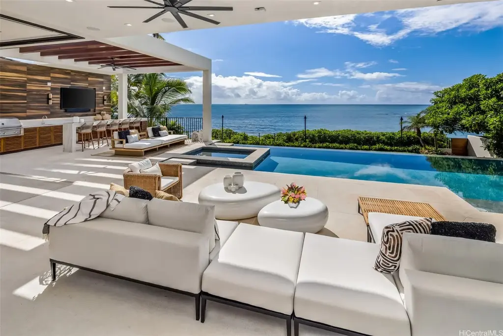 213 Kaalawai Place, Honolulu