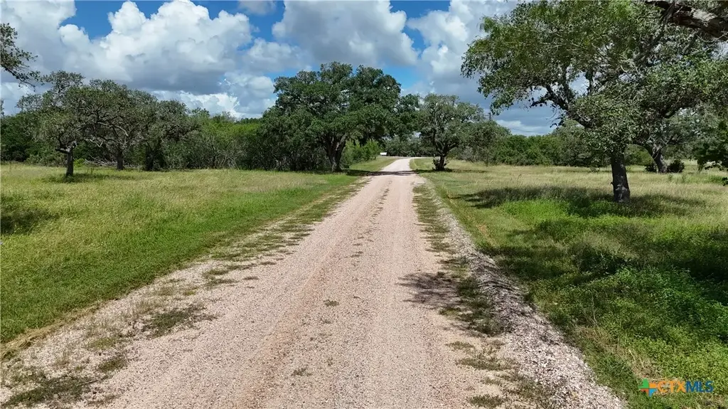 750 Lassman Road, Goliad