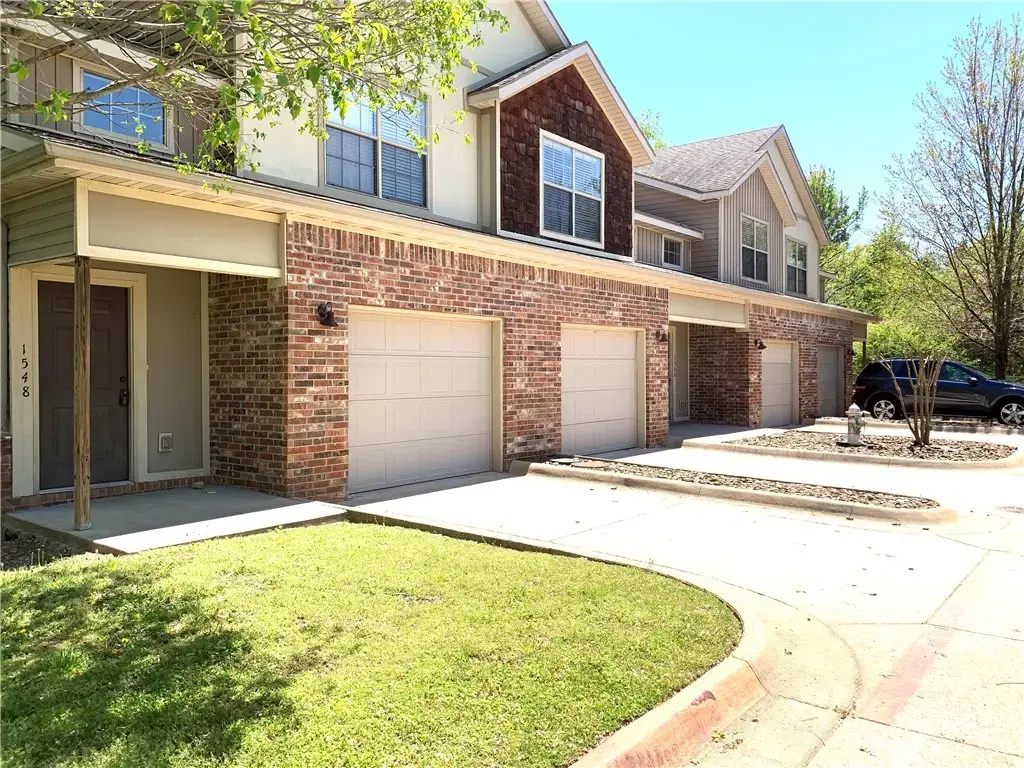 1536 N London Avenue, Fayetteville