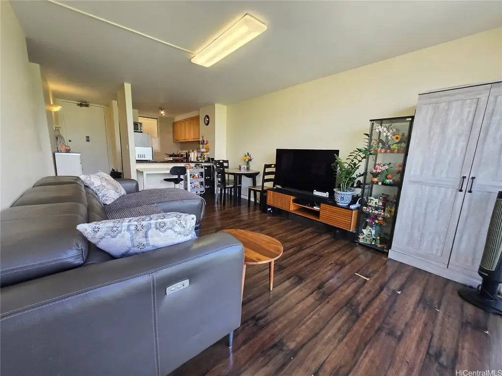 (unit #1303) 949 Ala Nanala Street, Honolulu