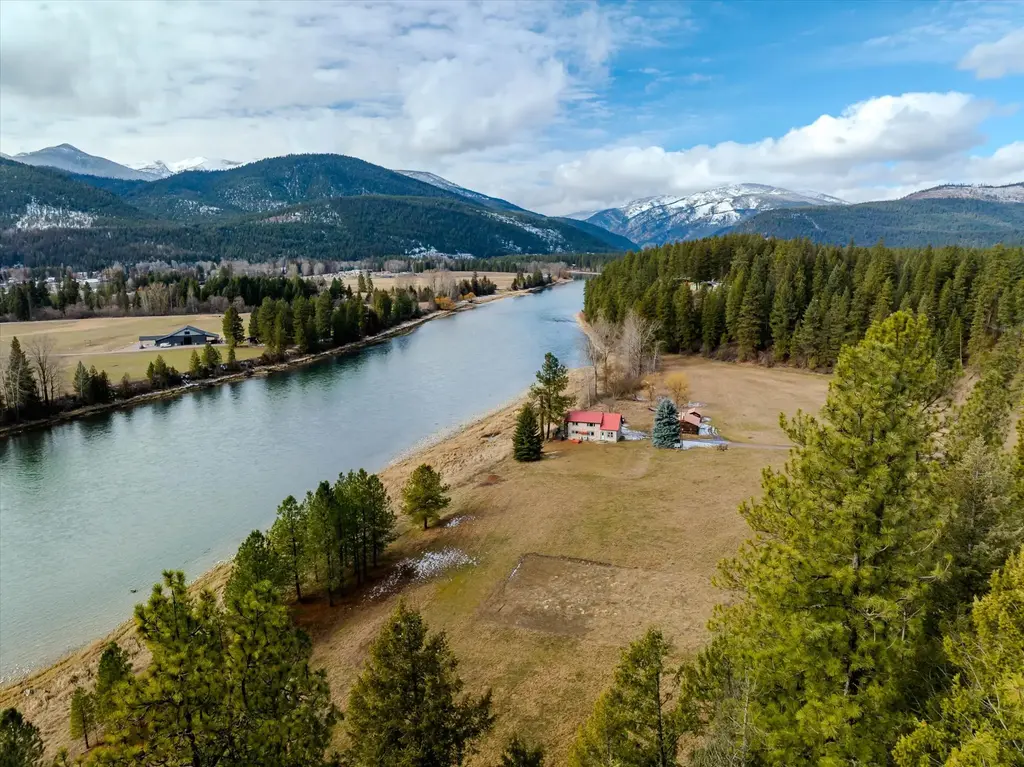 1165 Kootenai River Road, Libby