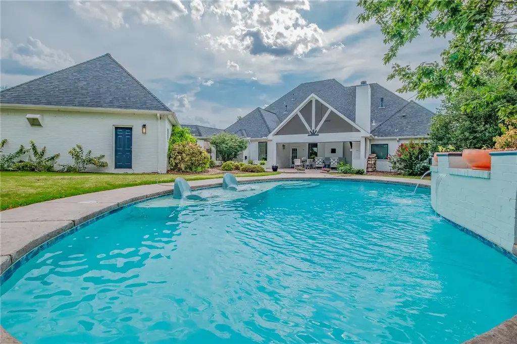 11 Sherwood Drive, Rogers