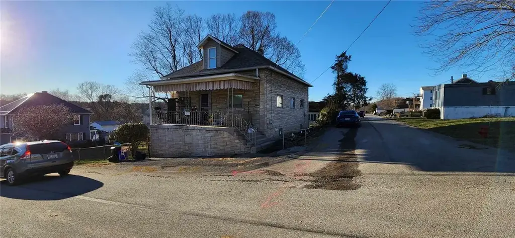 2013 East Street , Redstone