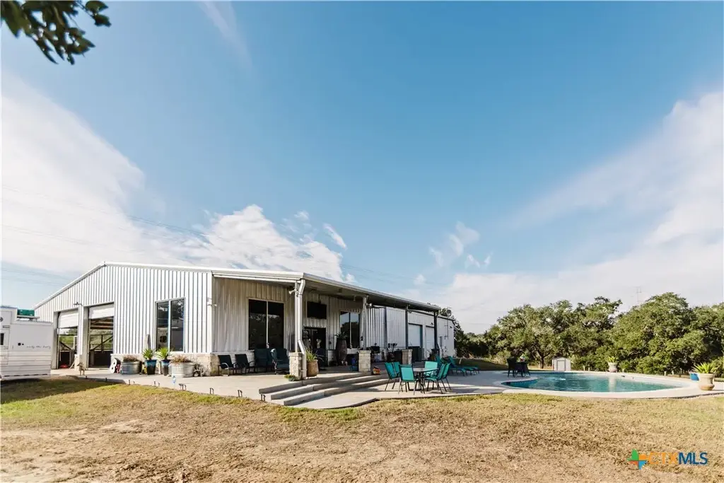 1440 Old Goliad Road, Cuero