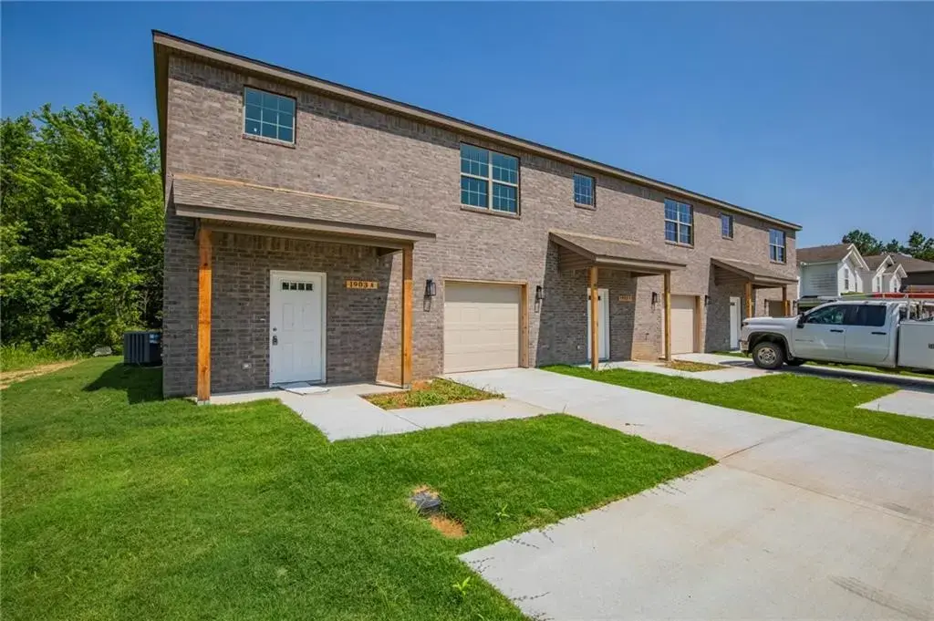 1903 Azlin Place B, Siloam Springs