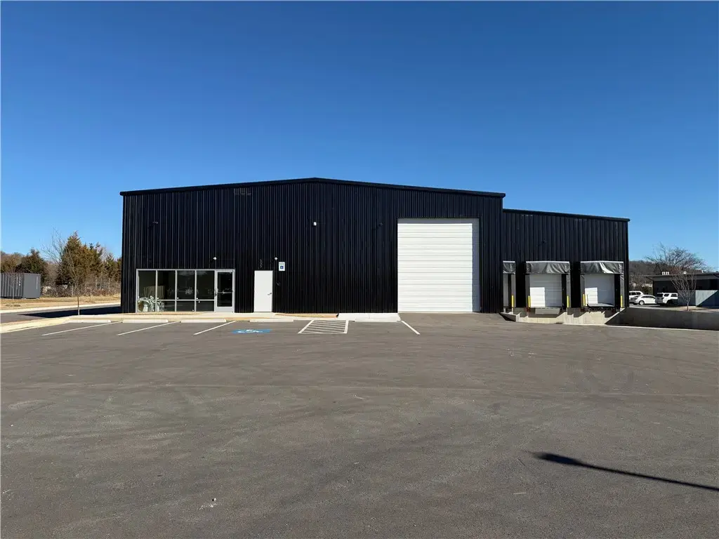 595 Kawneer Drive, Springdale