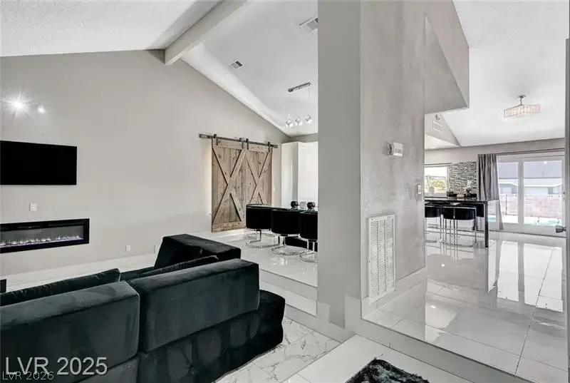 Photo of Listing #2756374