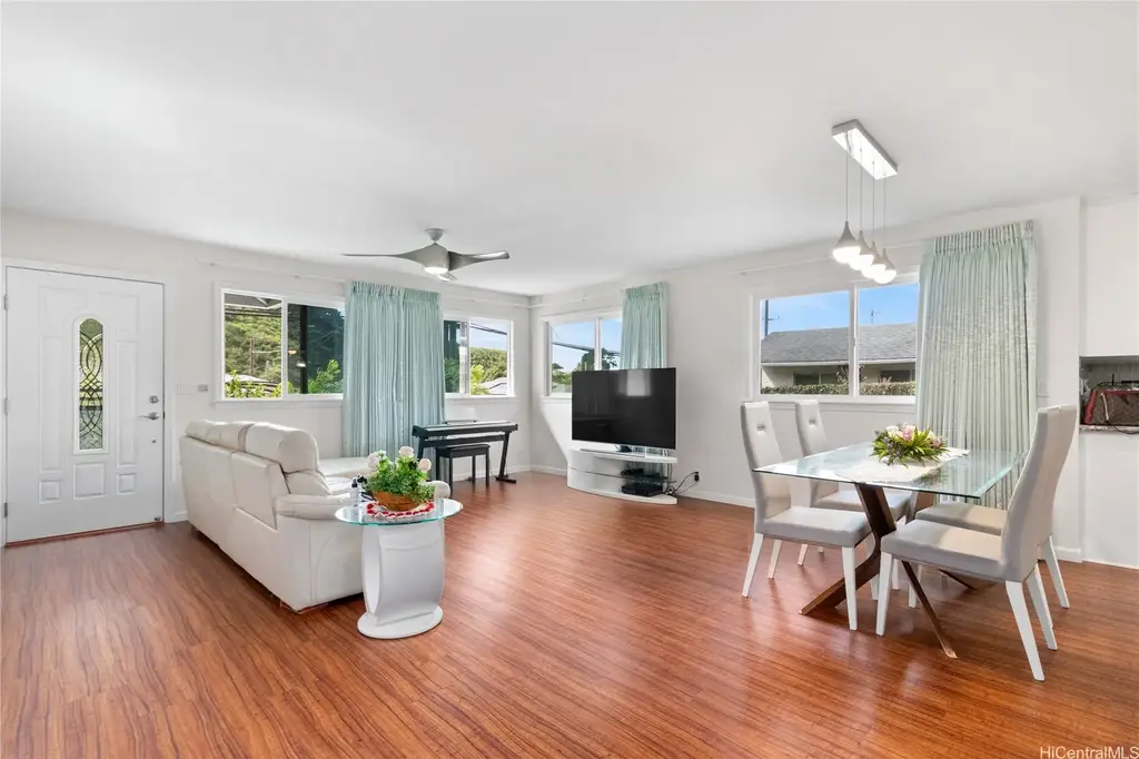 99-682 Kaulainahee Place, Aiea