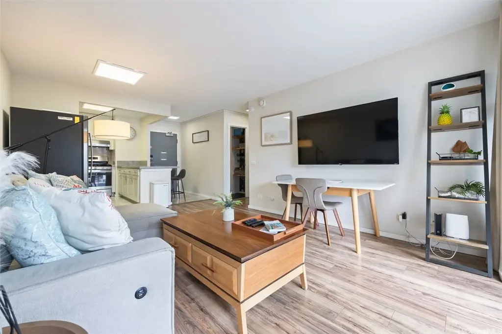 2465 Kuhio Avenue # 710, Honolulu