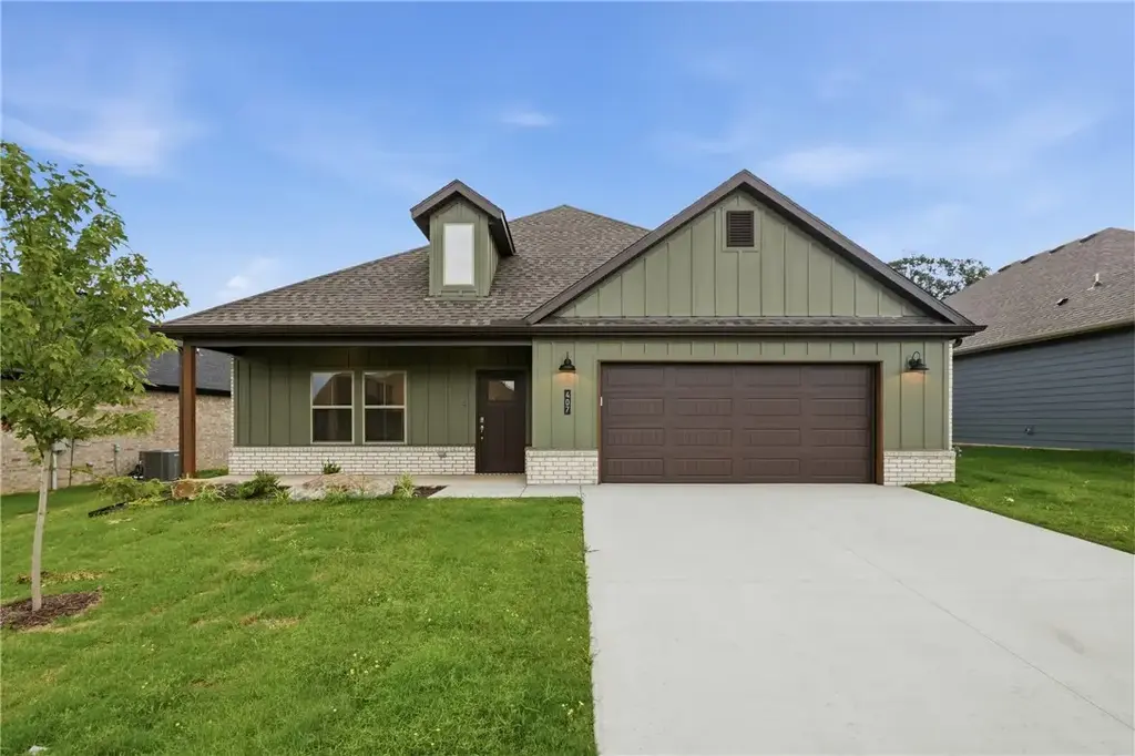 407 W Hondo Street, Siloam Springs