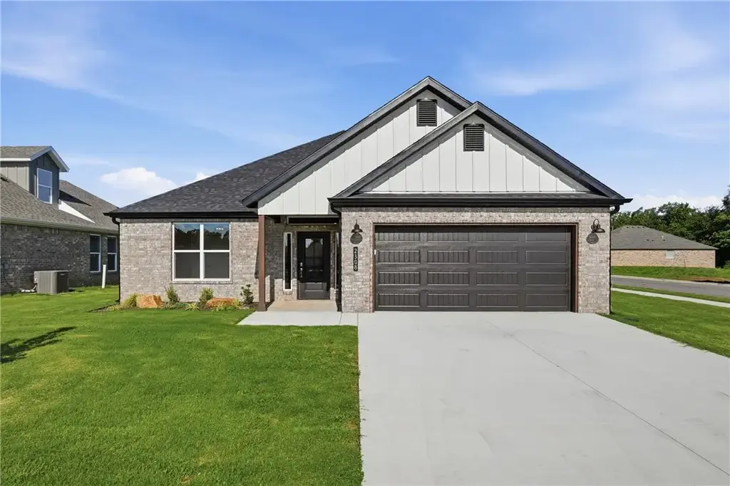 2308 N Zane Street, Siloam Springs