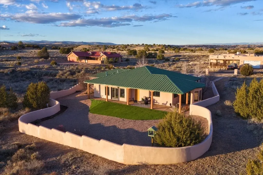 14 Calle Capulin, Santa Fe