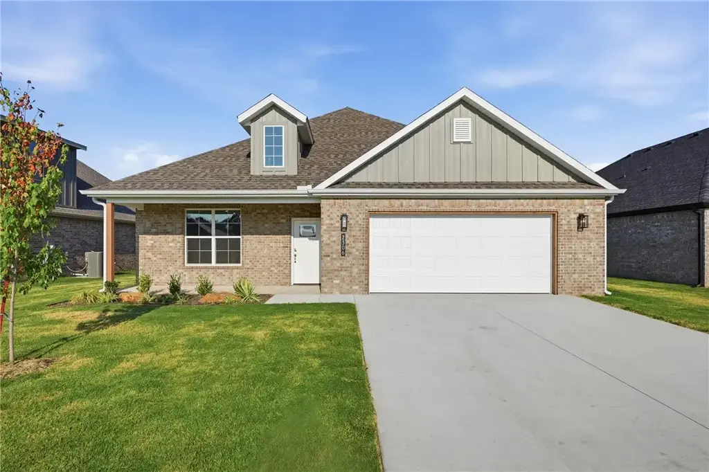 2306 N Zane Street, Siloam Springs