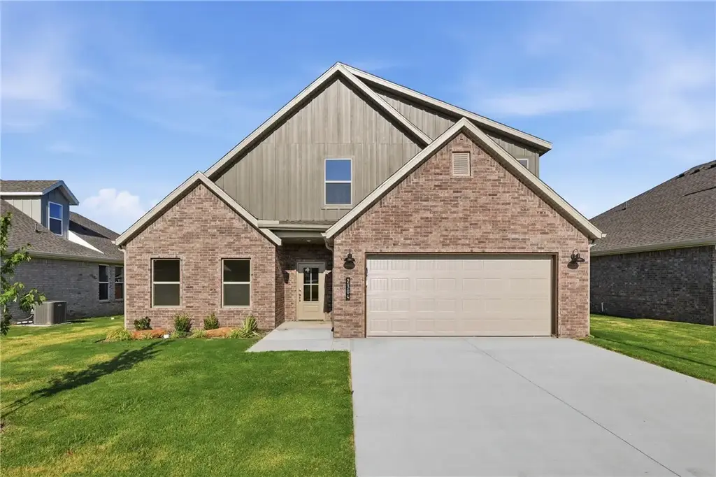 2304 N Zane Street, Siloam Springs