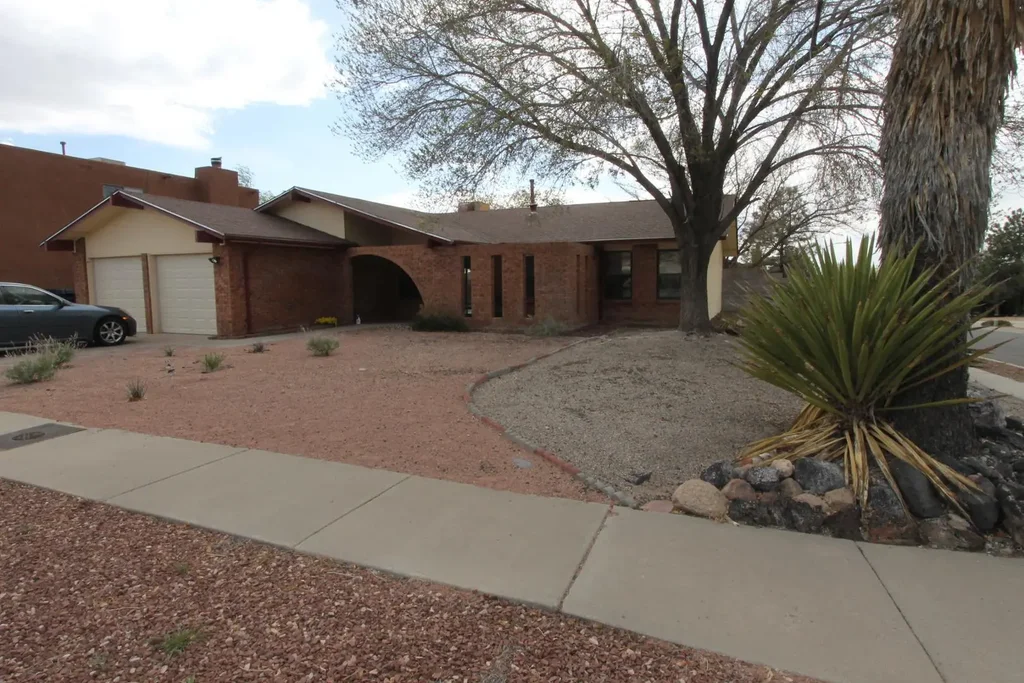 7721 White Street Ne, Albuquerque