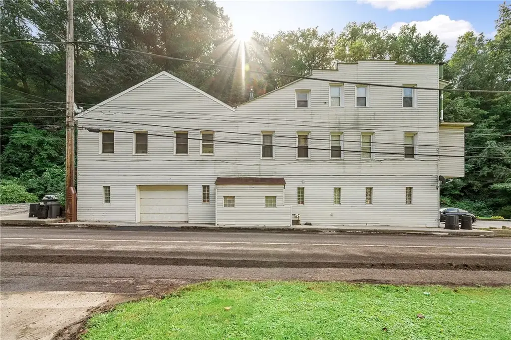 1800 Lynn, Monroeville