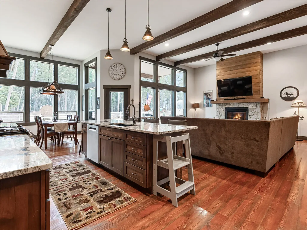 1121 Timber Ridge Court, Columbia Falls