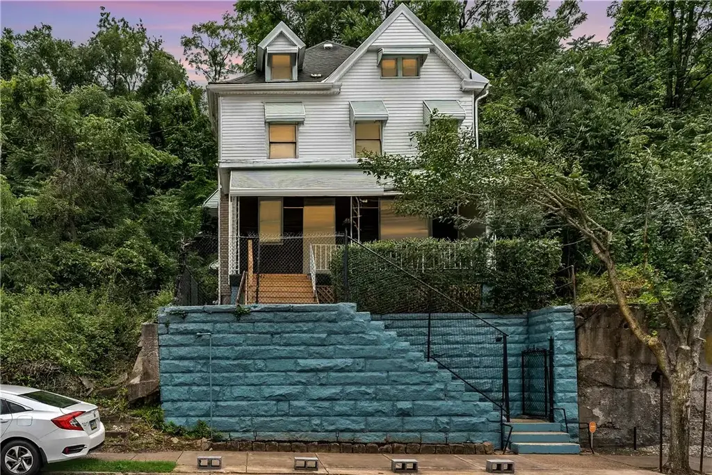 1042 Blackadore Street , Homewood Brushton