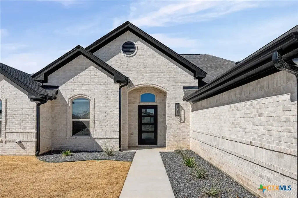 604 Magnolia Drive, Troy