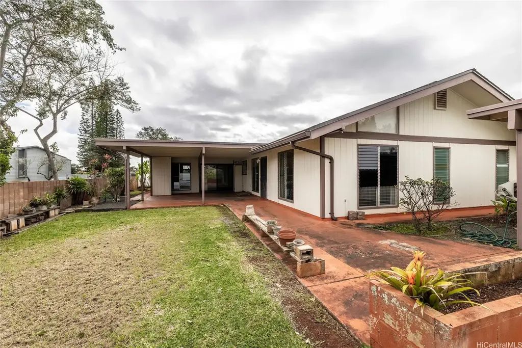 94-447 Hokuahiahi Street, Mililani