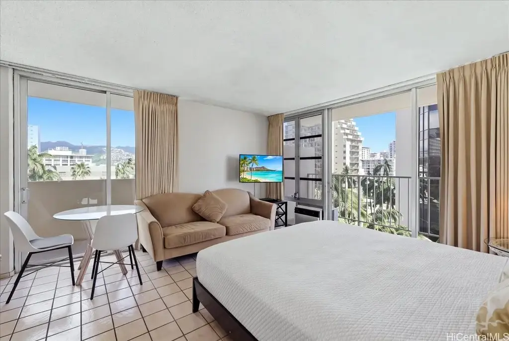 (unit #701) 364 Seaside Avenue, Honolulu