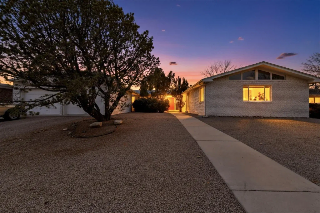 2407 Ada Place Ne, Albuquerque