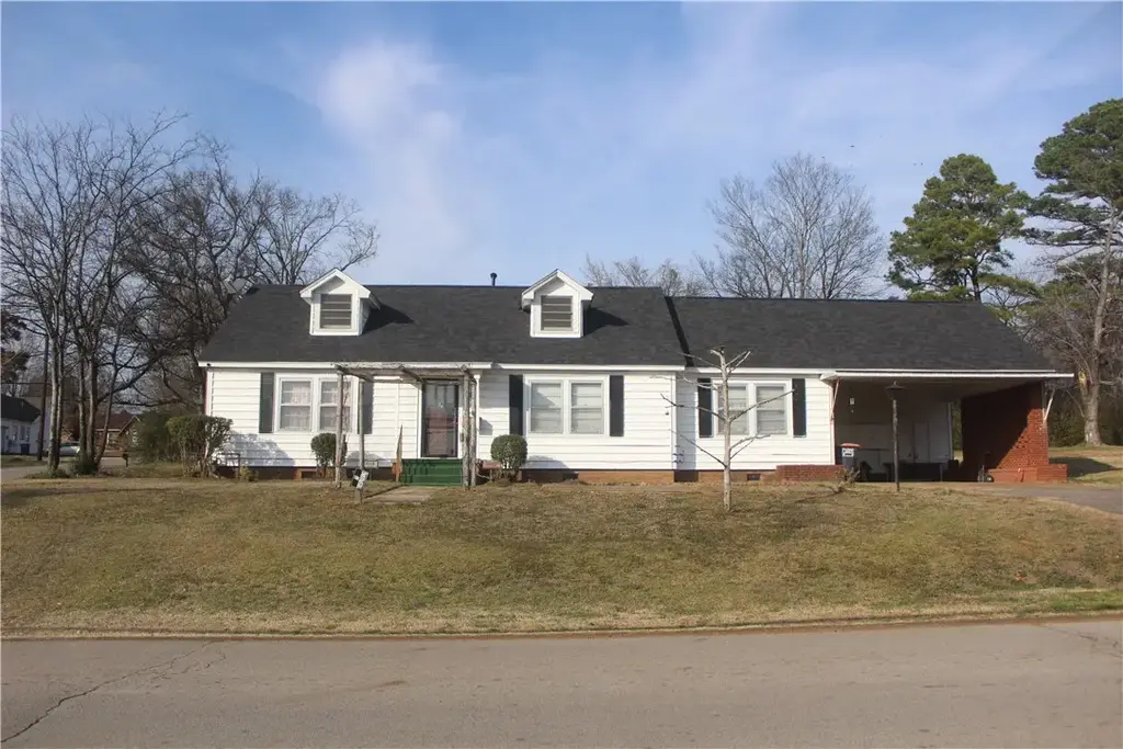 1008 W College Street, Ozark