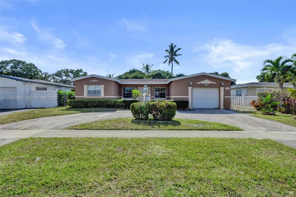 4966 Nw 39th St, Lauderdale Lakes