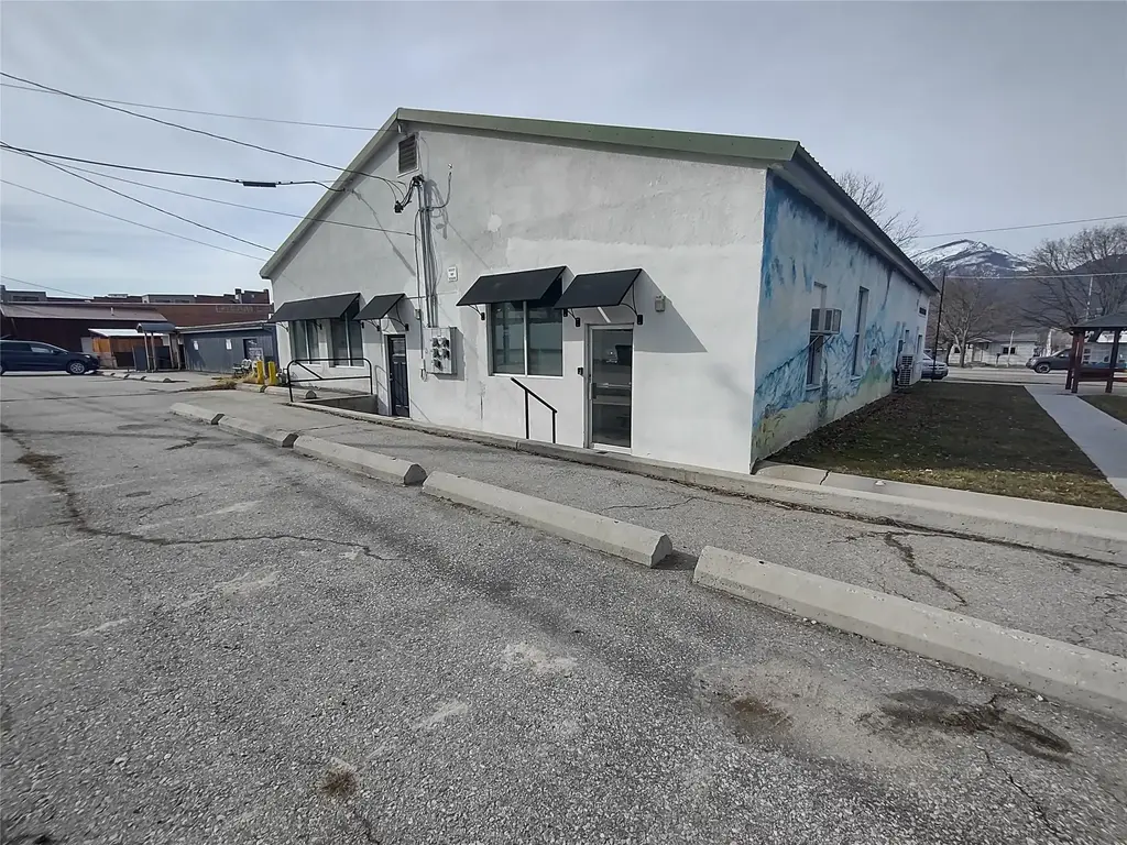 102 Main Street D, Stevensville