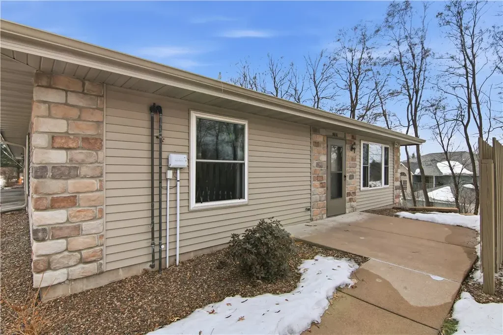 3631 Oak Tree Lane 1, Eau Claire