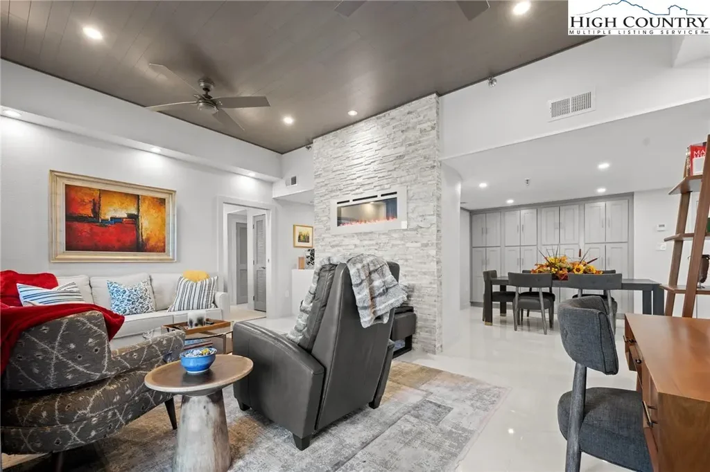 303 Sugar Top Drive # 2903, Sugar Mountain